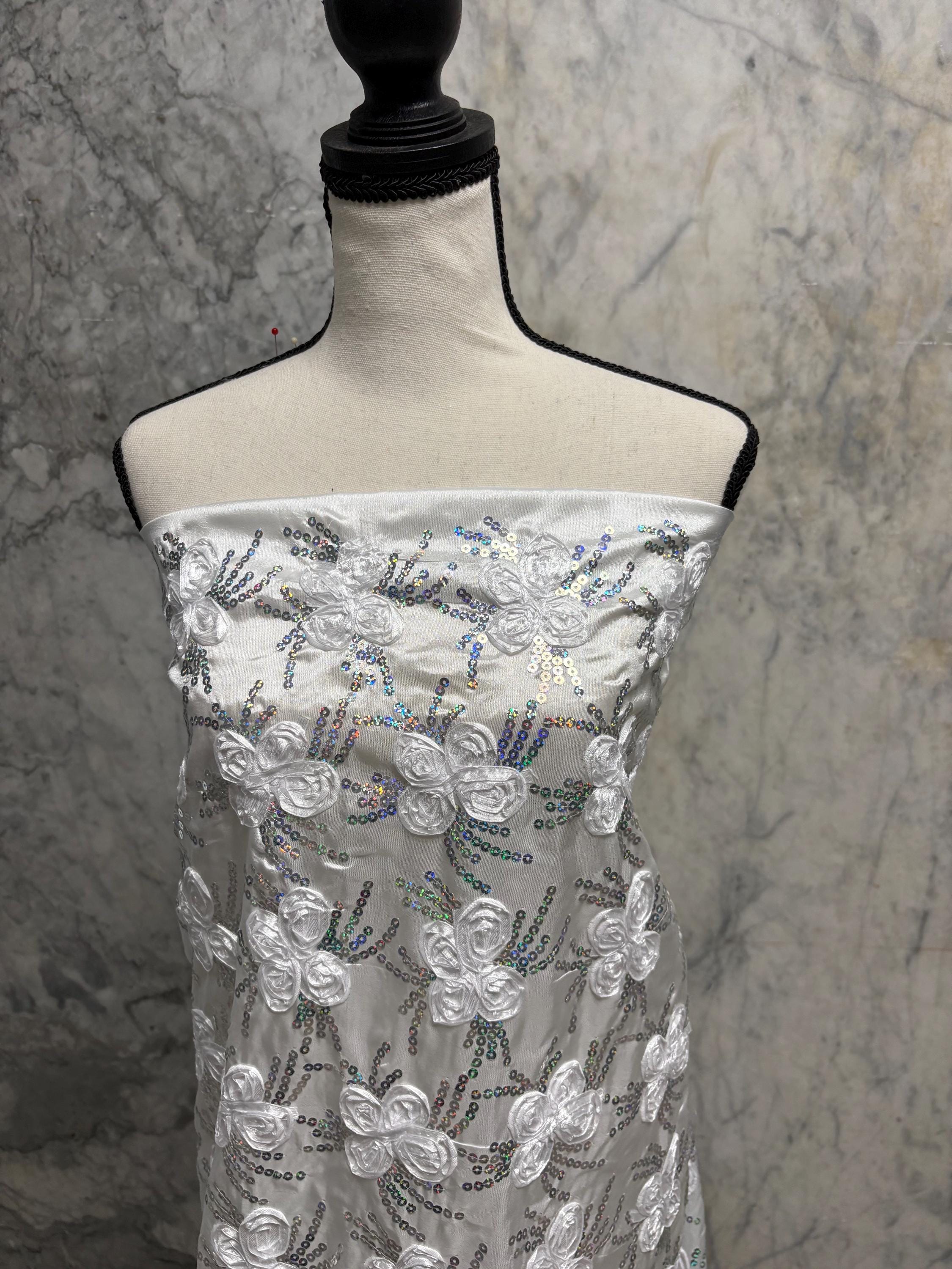 White embroidery sequence taffeta bridal fabric. design JH-120529-1.rose bud pattern. tela de encaje de color blanco
