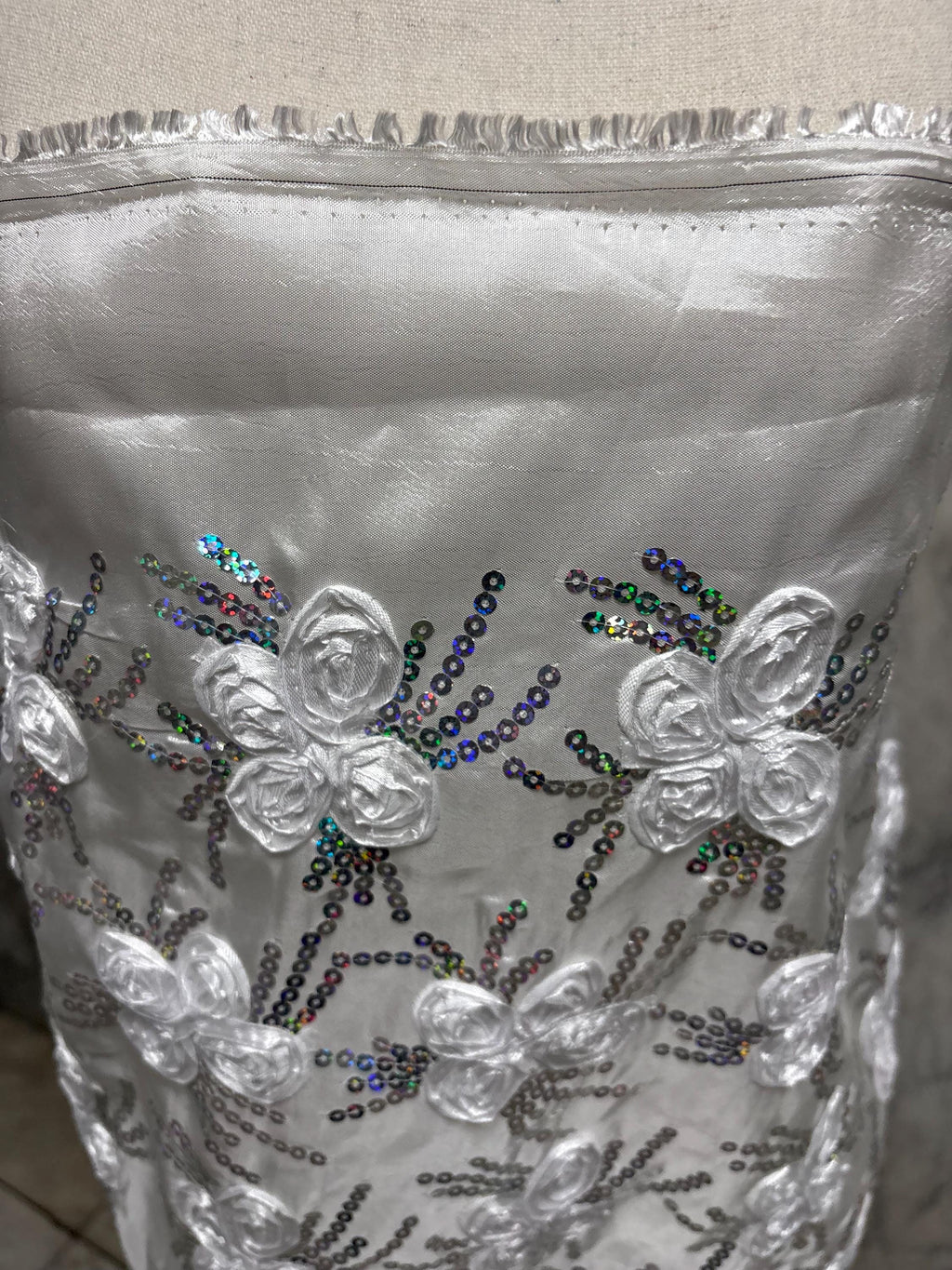 White embroidery sequence taffeta bridal fabric. design JH-120529-1.rose bud pattern. tela de encaje de color blanco