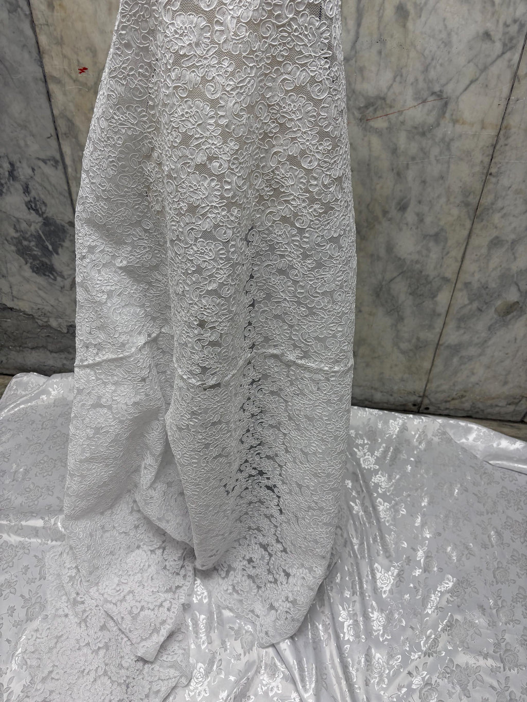 White French lace Design 612C. Bridal Lace Embroidery Lot NAS. tela de encaje de color blanco