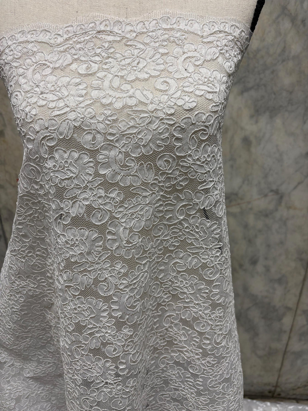 White French lace Design 612C. Bridal Lace Embroidery Lot NAS. tela de encaje de color blanco