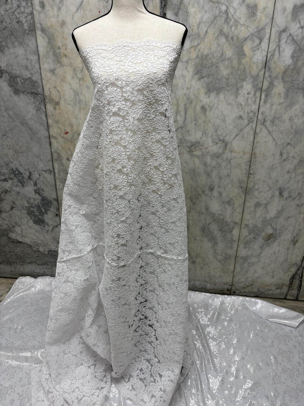 White French lace Design 612C. Bridal Lace Embroidery Lot NAS. tela de encaje de color blanco