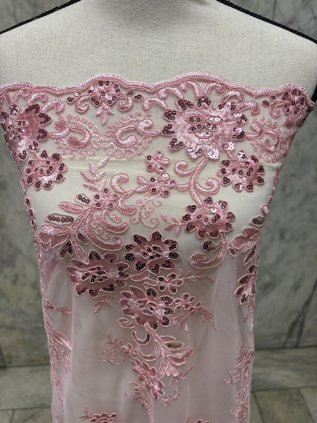 Pink Lace Double scalloped sequence embroidered width 49/50 inches. Design: Eu 230325 016 BNG Calmar
