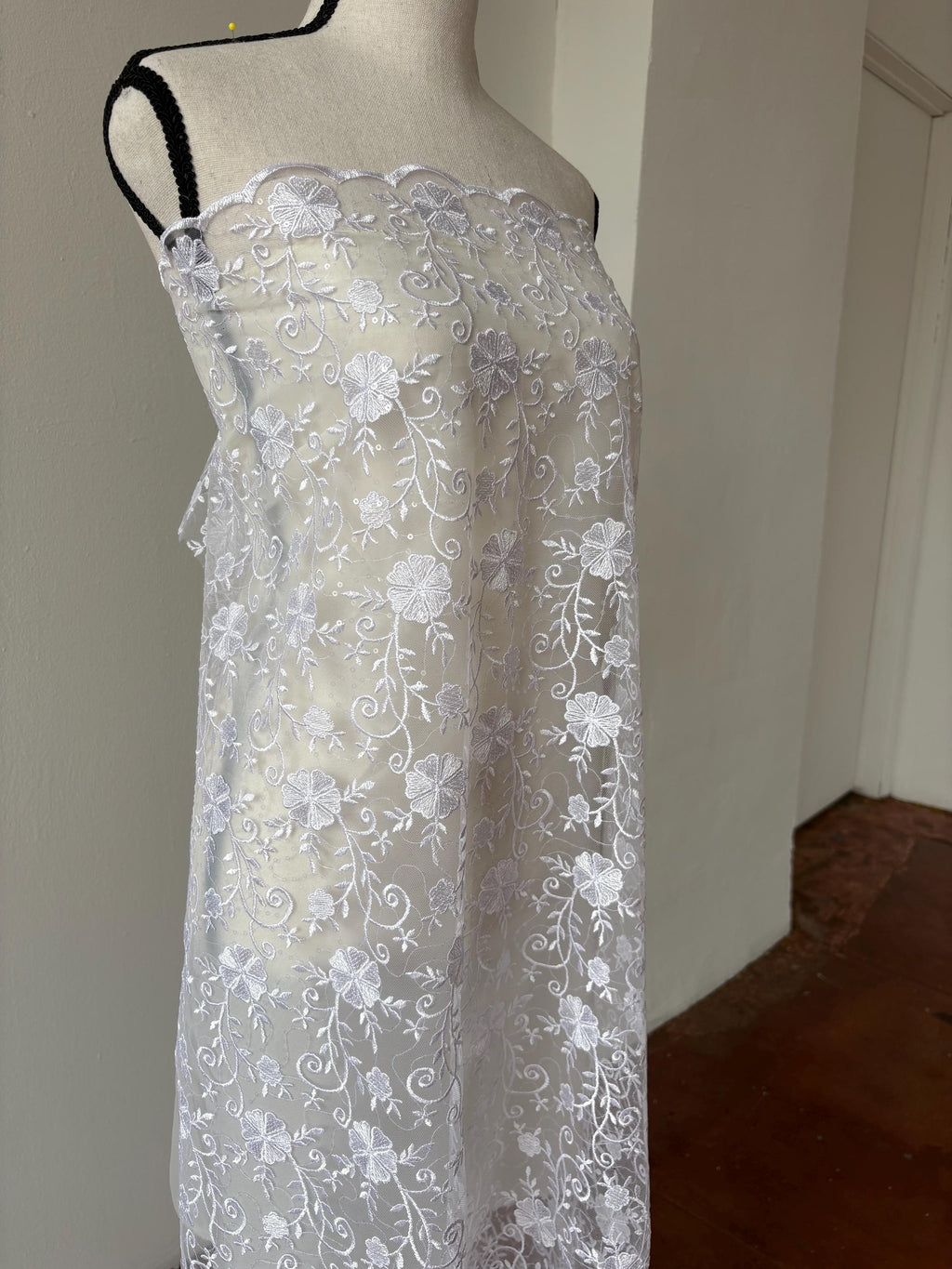 White lace fabric double scalloped embroidery sequence width 49". Design 04331279. shop with confidence ask fro free sample.
