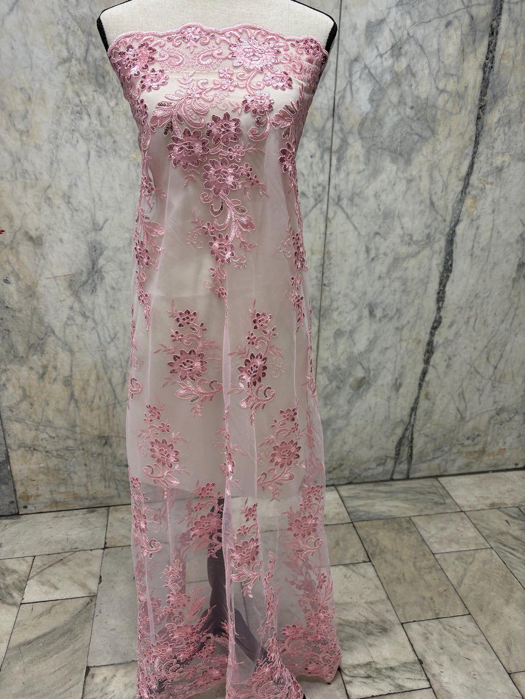 Pink Lace Double scalloped sequence embroidered width 49/50 inches. Design: Eu 230325 016 BNG Calmar