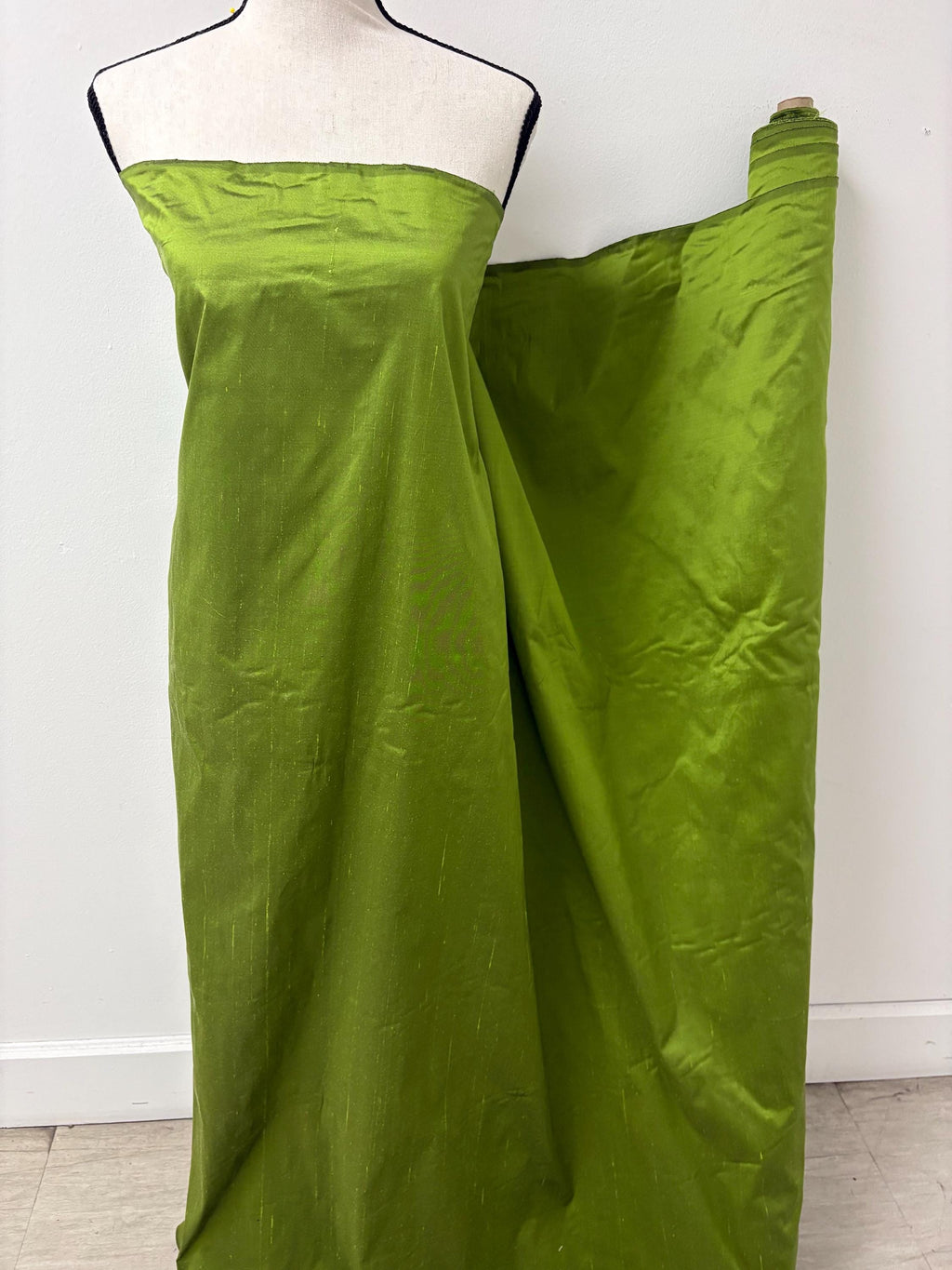 100% silk Dupioni Taffeta width 54" color is Lime with black warp. Machine made, fabric has slubs. free sample. Nas2244