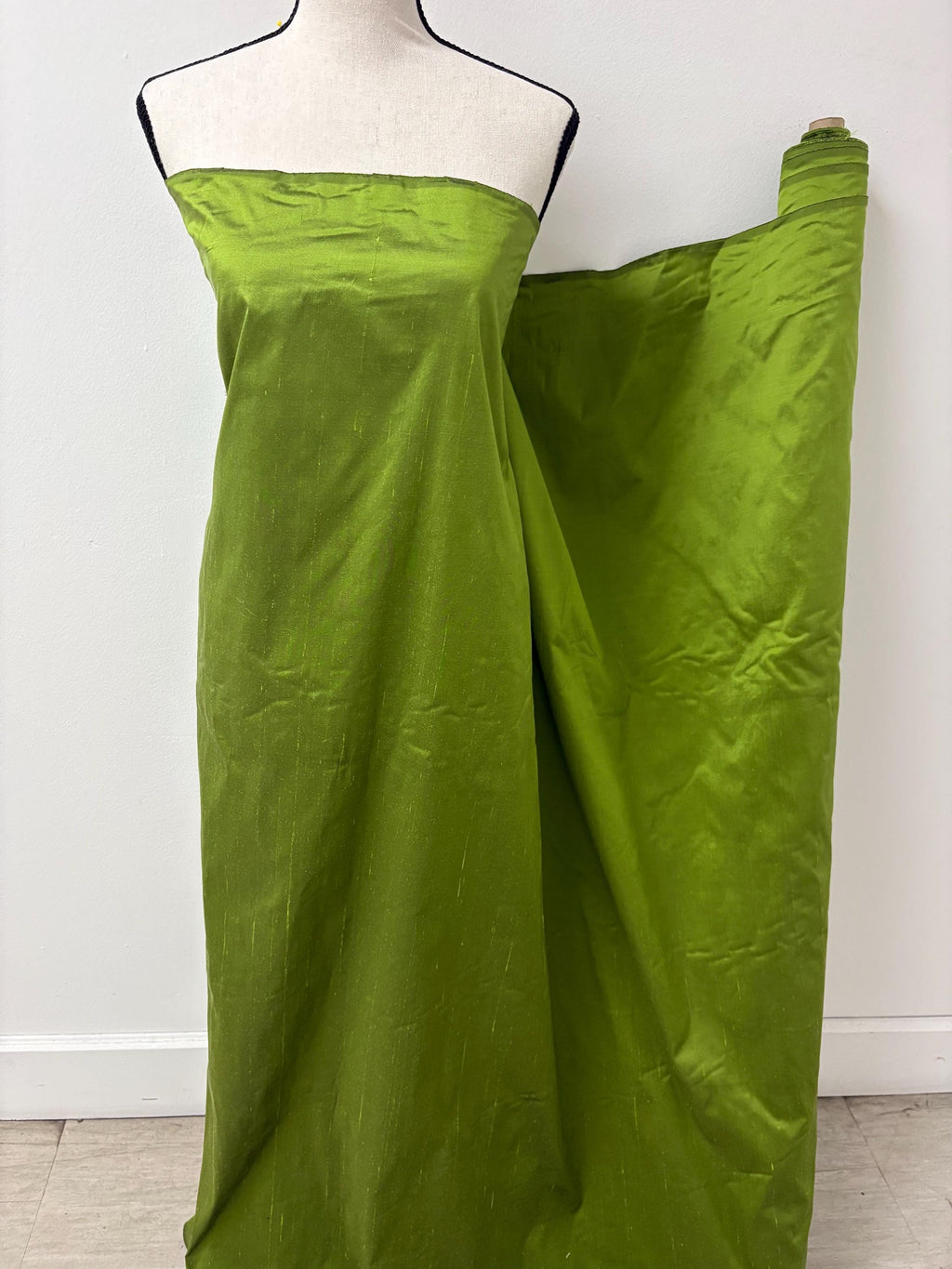 100% silk Dupioni Taffeta width 54" color is Lime with black warp. Machine made, fabric has slubs. free sample. Nas2244