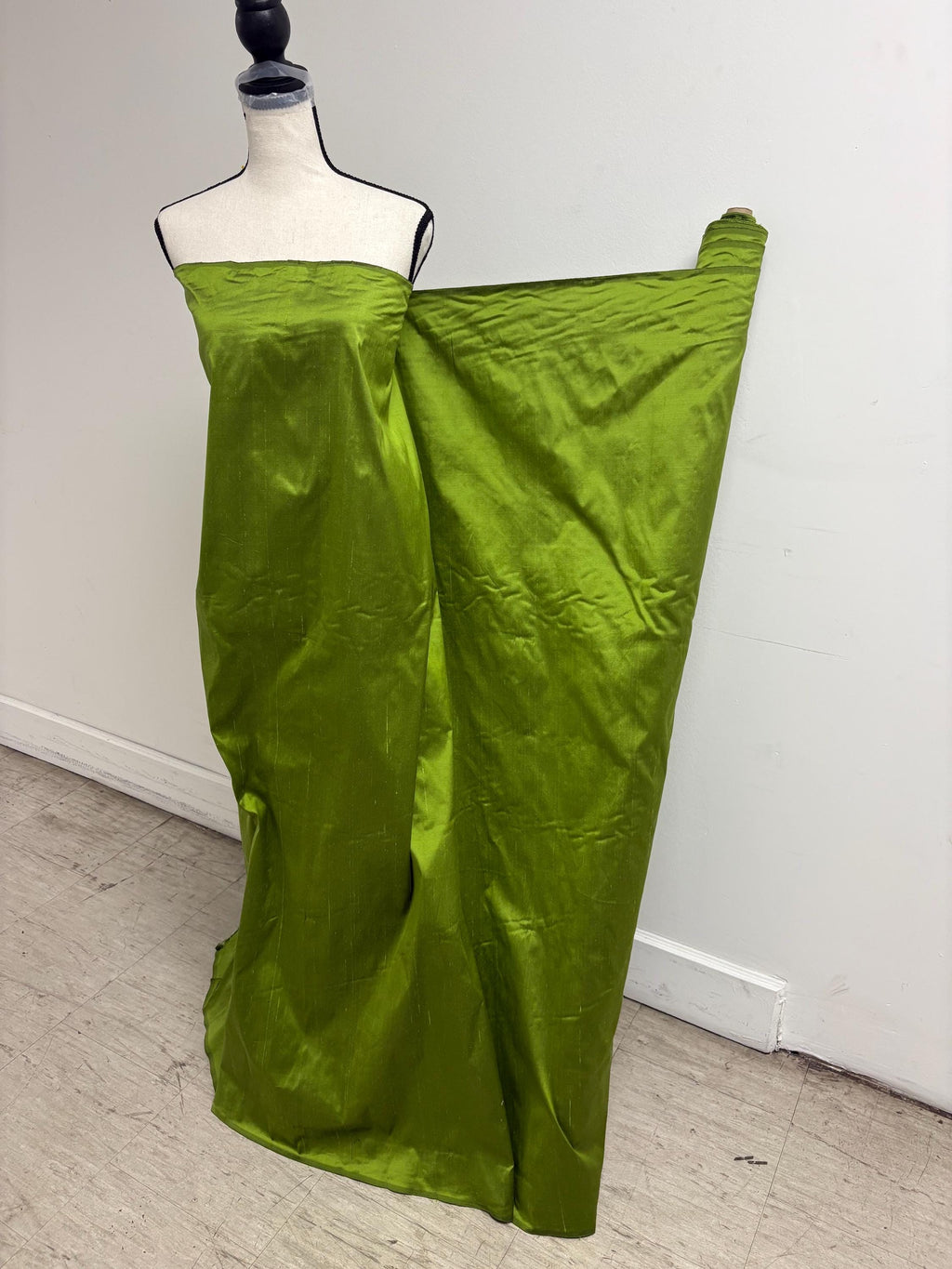 100% silk Dupioni Taffeta width 54" color is Lime with black warp. Machine made, fabric has slubs. free sample. Nas2244