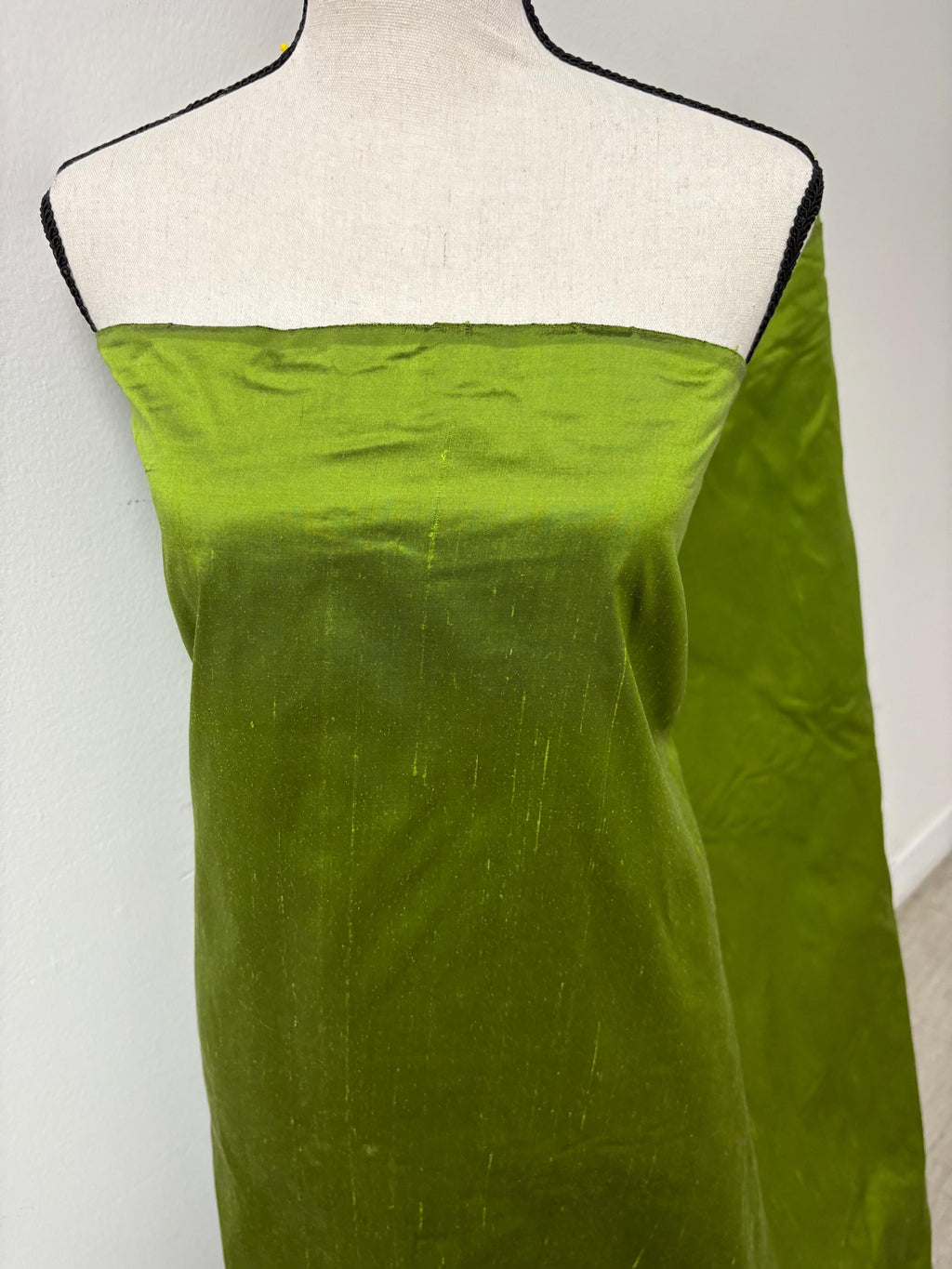 100% silk Dupioni Taffeta width 54" color is Lime with black warp. Machine made, fabric has slubs. free sample. Nas2244