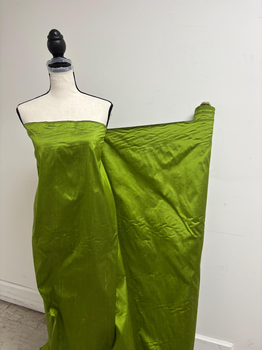 100% silk Dupioni Taffeta width 54" color is Lime with black warp. Machine made, fabric has slubs. free sample. Nas2244