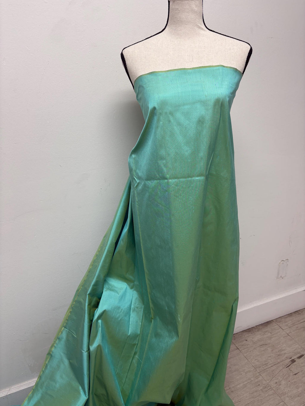 100% silk Taffeta Fabric - Tiffany - 54" width