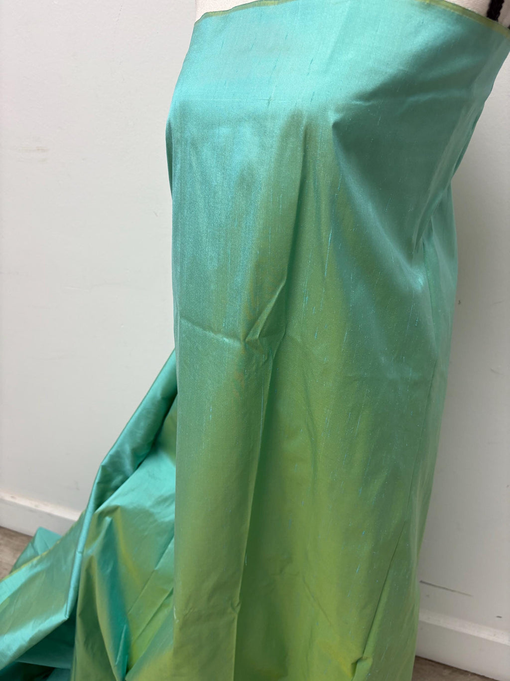 100% silk Taffeta Fabric - Tiffany - 54" width