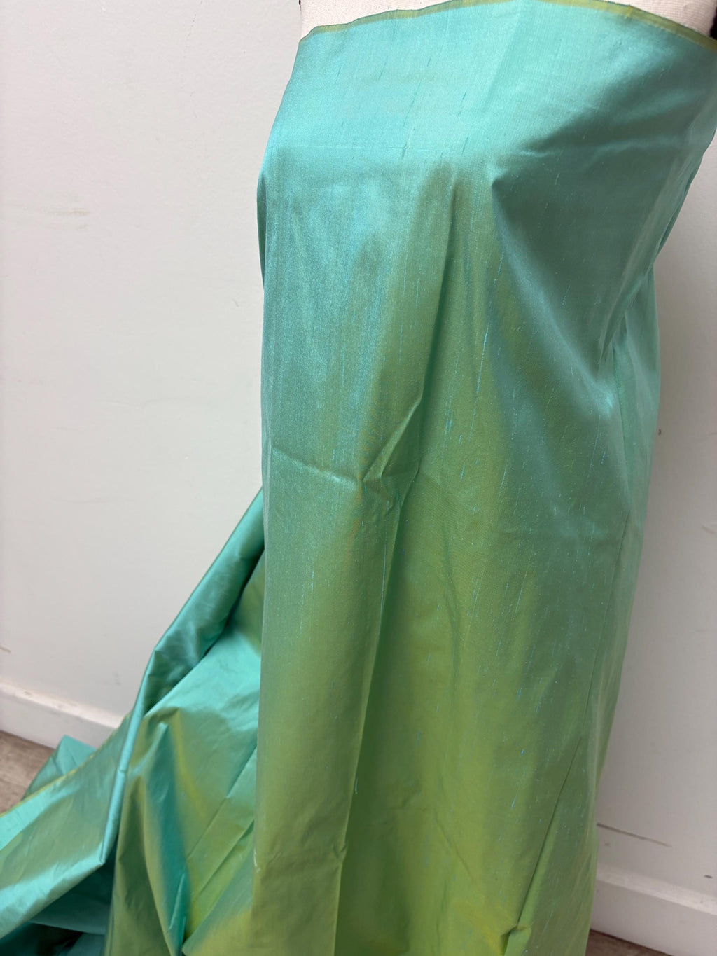100% silk Taffeta Fabric - Tiffany - 54" width