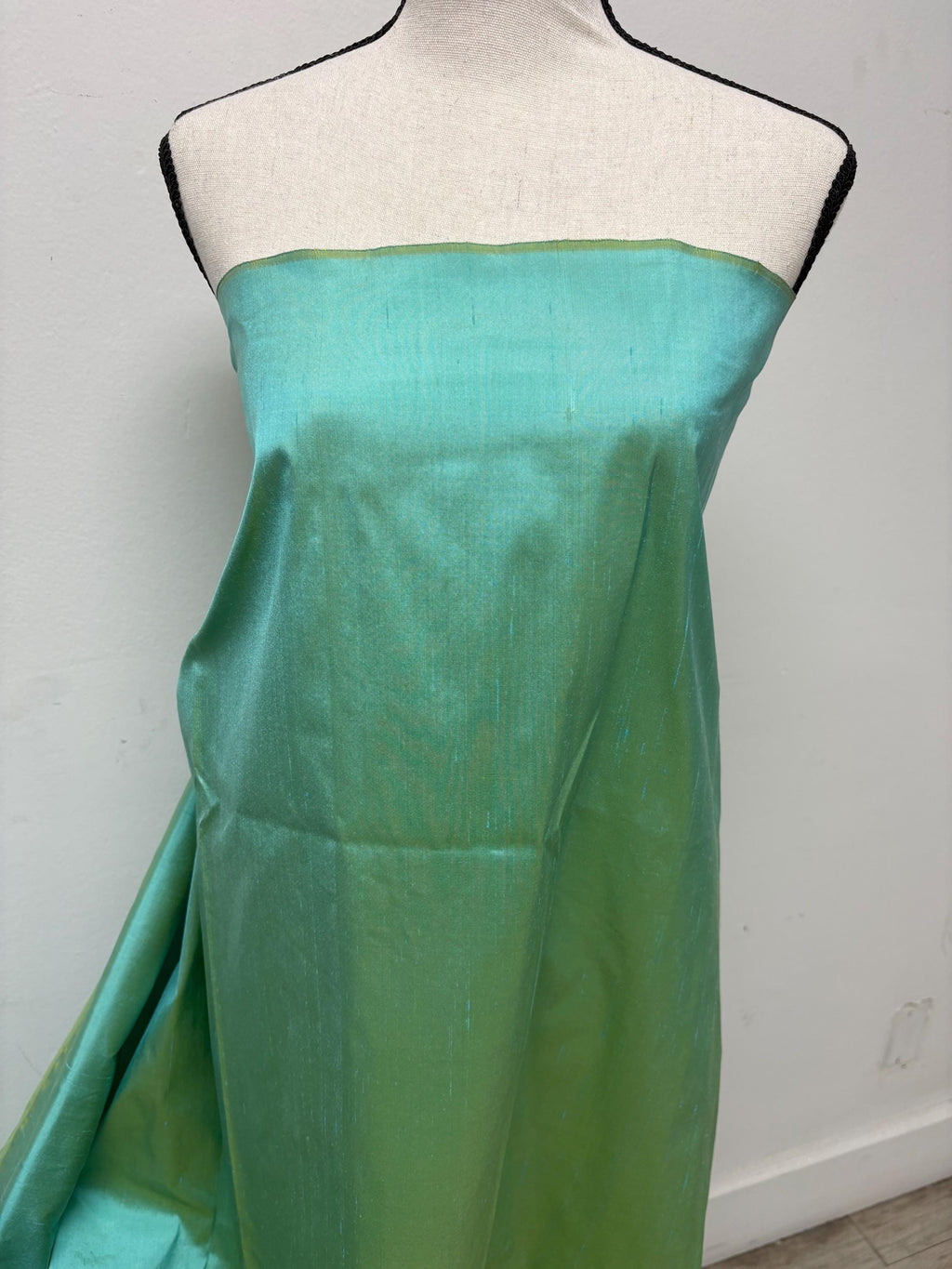 100% silk Taffeta Fabric - Tiffany - 54" width
