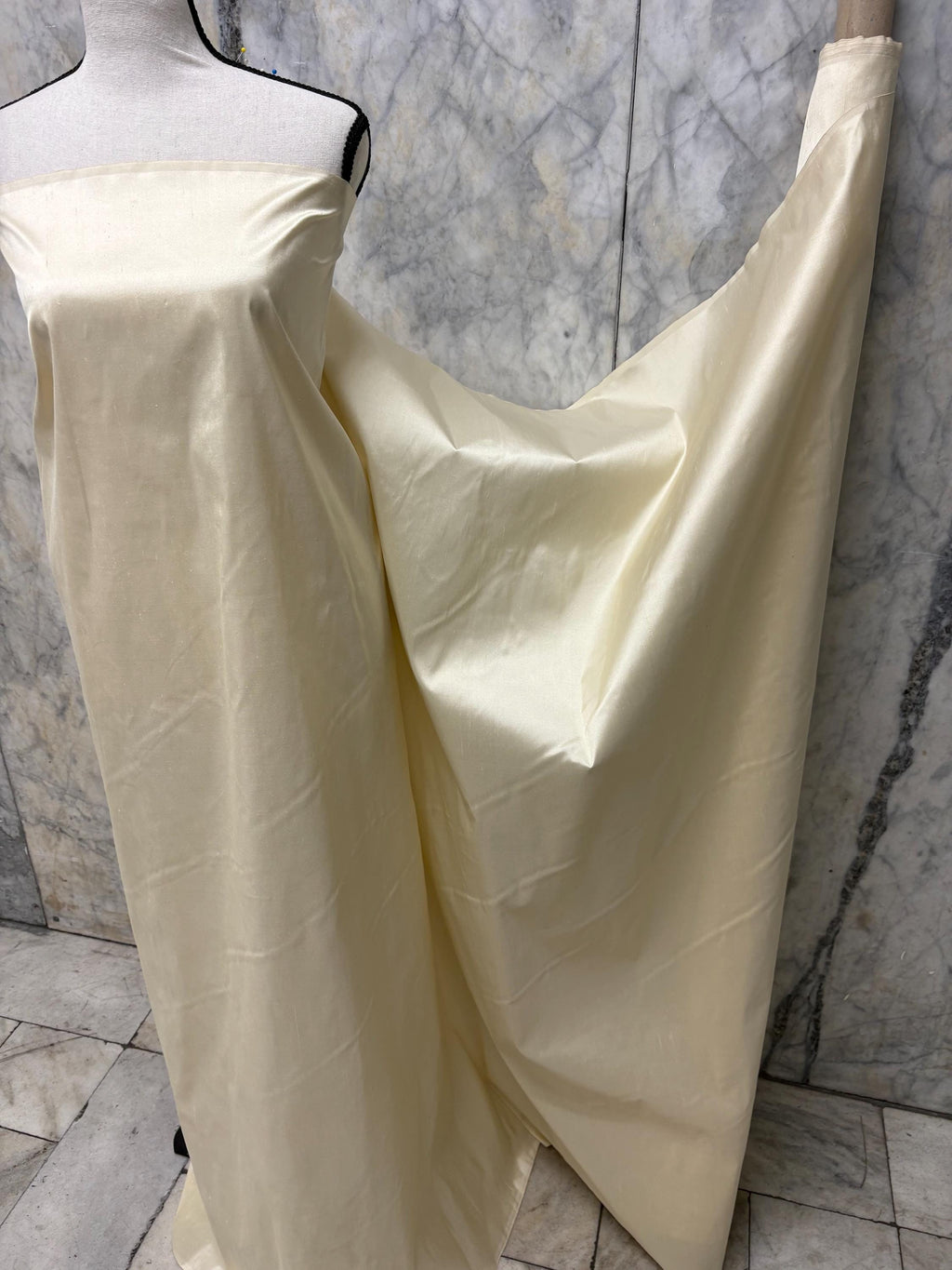 100% silk Taffeta Fabric - Ivory 2274 - 54" Width