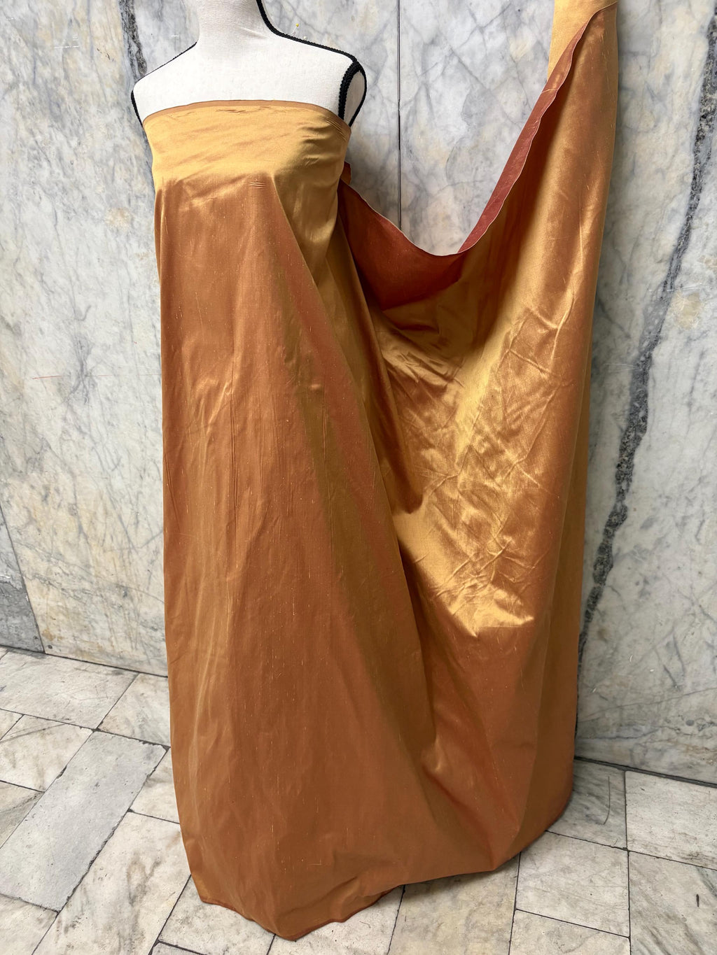 100% silk Taffeta fabric - Gold with red tone - 54" width