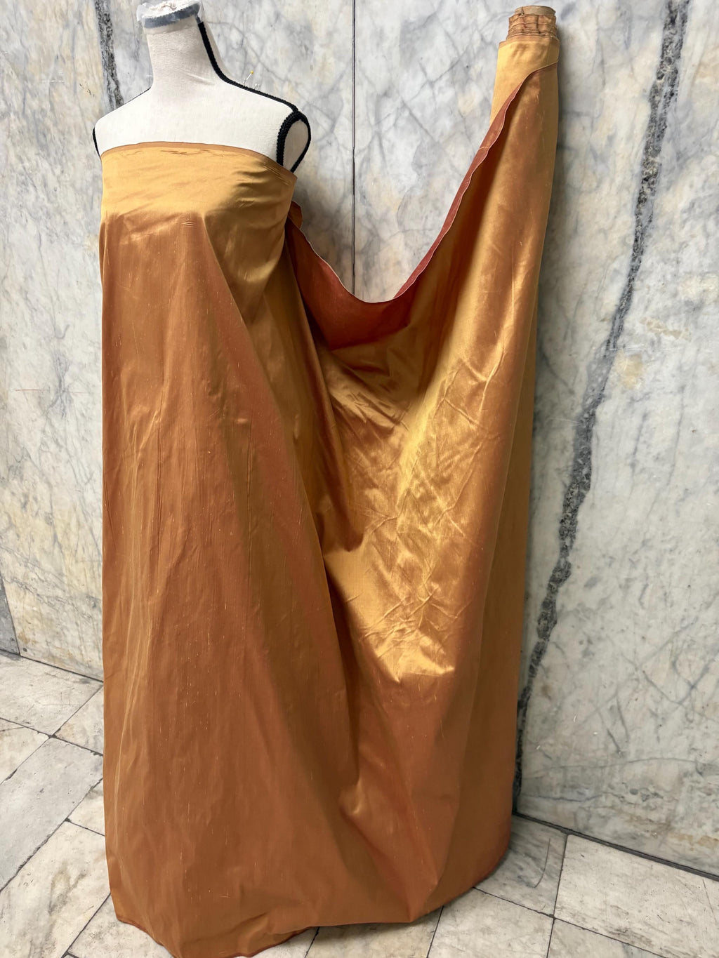 100% silk Taffeta fabric - Gold with red tone - 54" width
