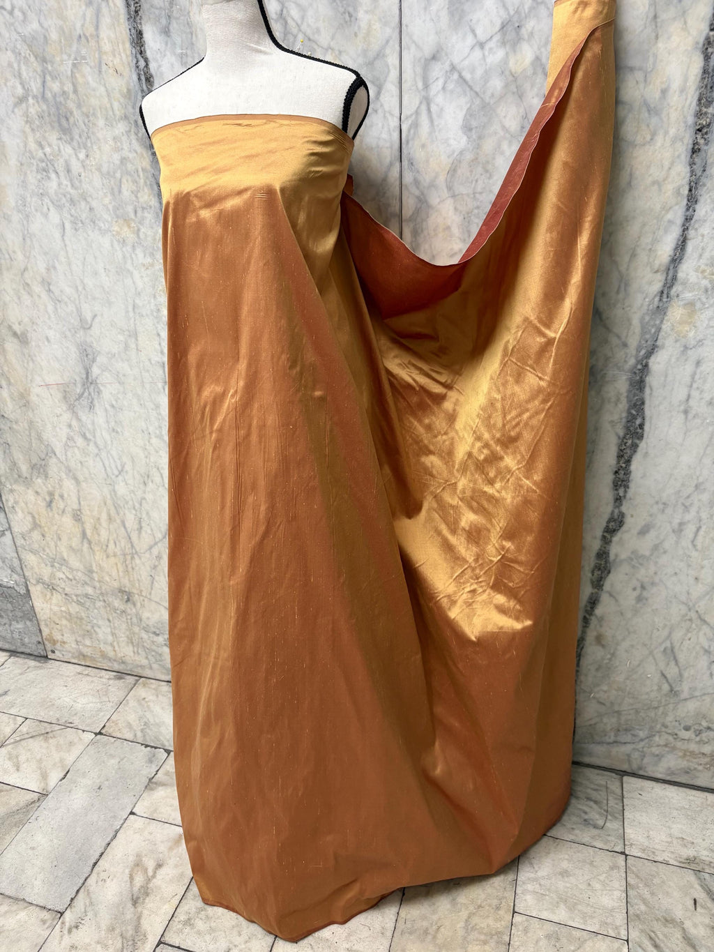 100% silk Taffeta fabric - Gold with red tone - 54" width