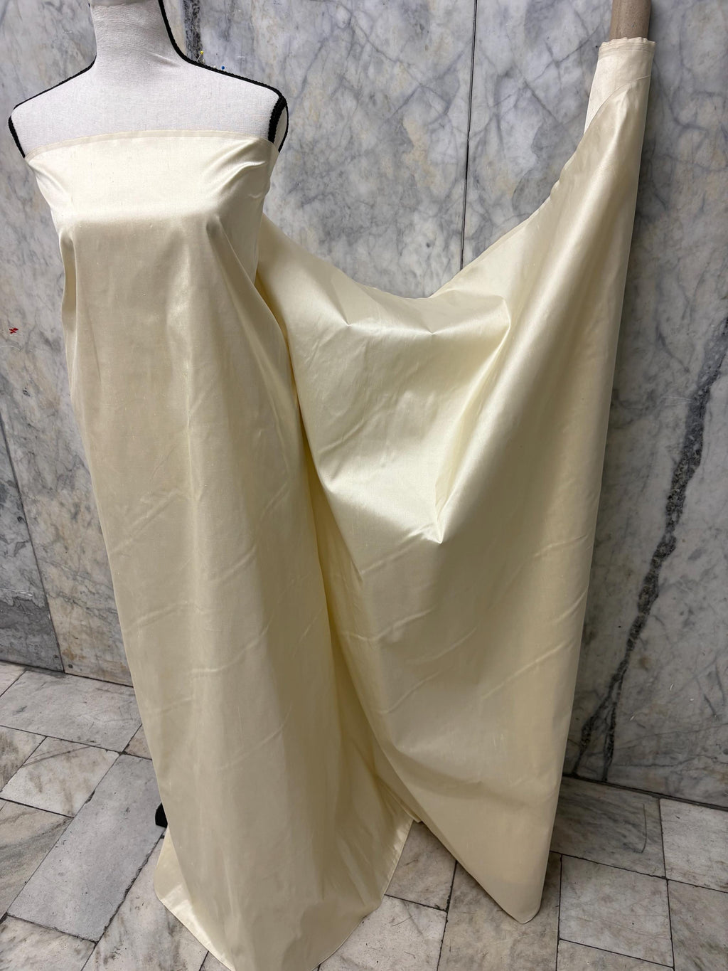100% silk Taffeta Fabric - Ivory 2274 - 54" Width