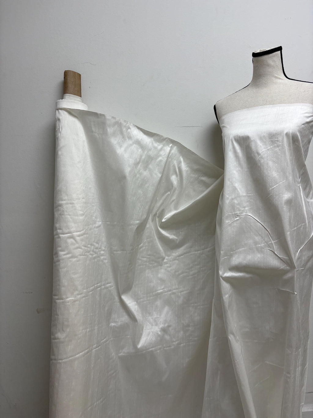 100% silk Dupioni fabric - Off white - 54" Width - Ref. 2273 NAS