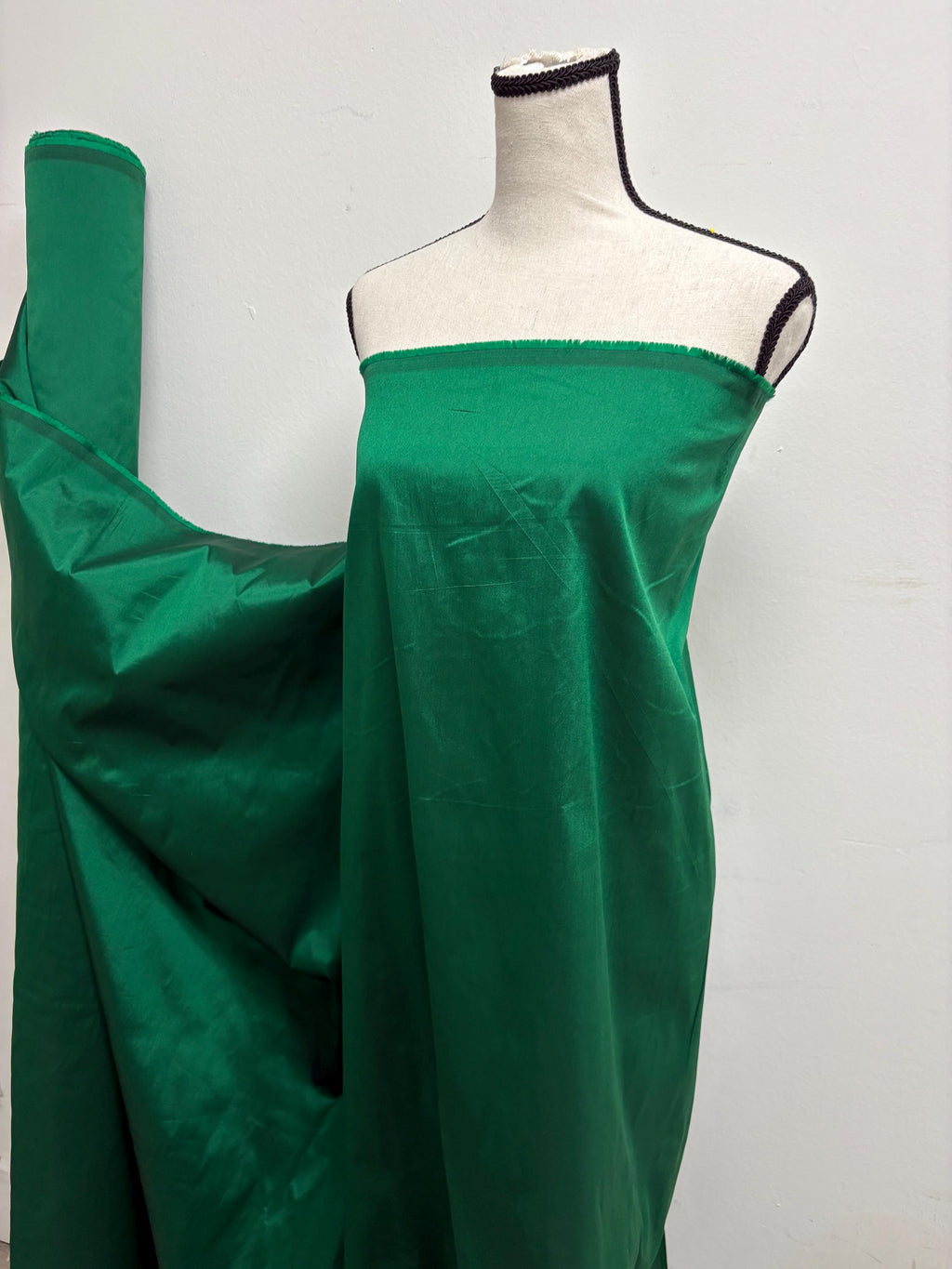 Taffeta Fabric - Green 078 - 54" Width - Ref. Sonia 078.