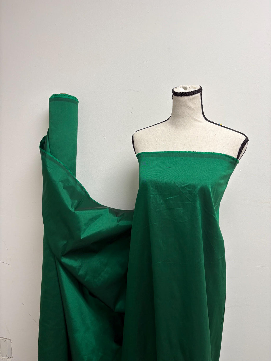 Taffeta Fabric - Green 078 - 54" Width - Ref. Sonia 078.