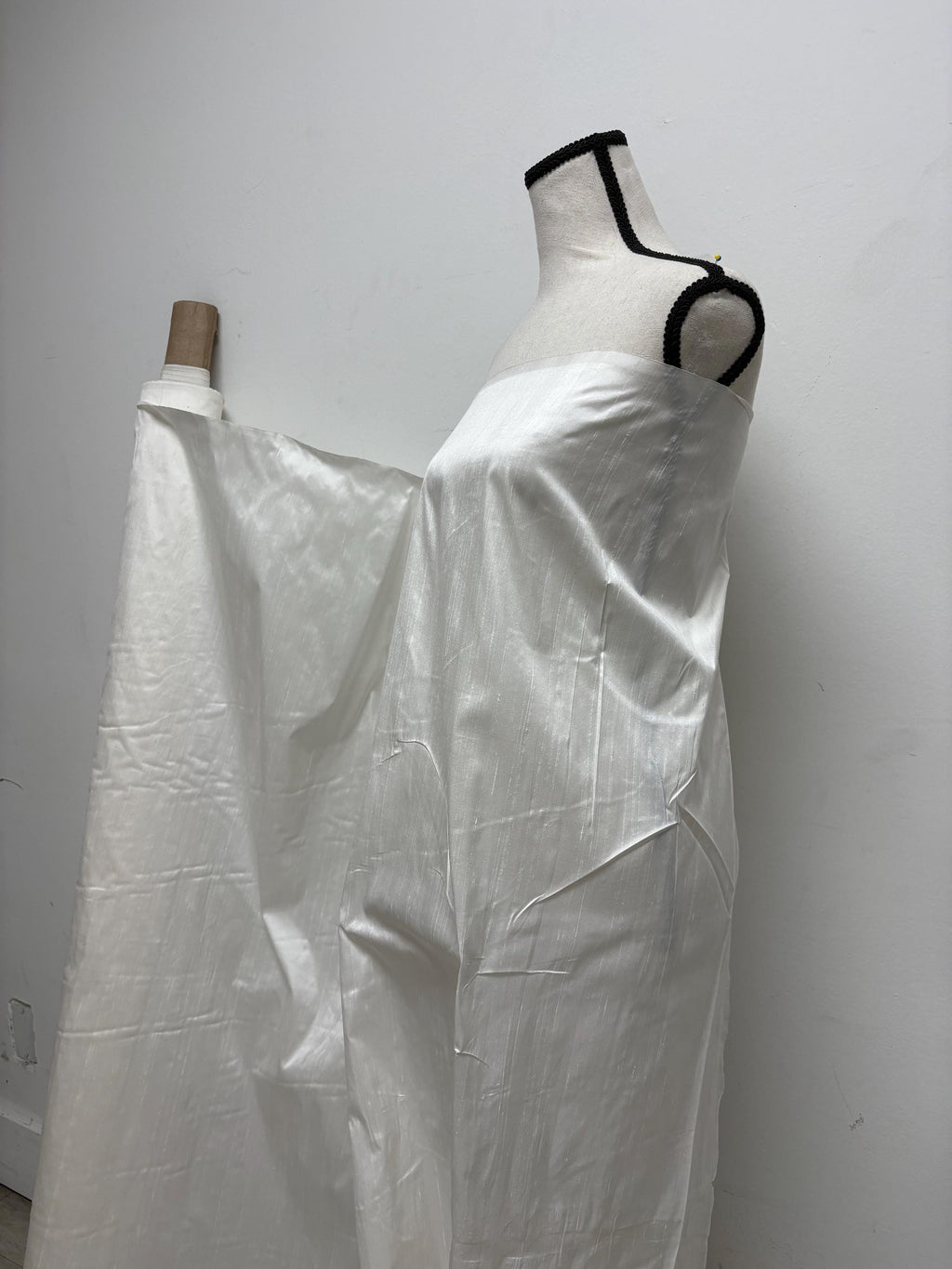 100% silk Dupioni fabric - Off white - 54" Width - Ref. 2273 NAS