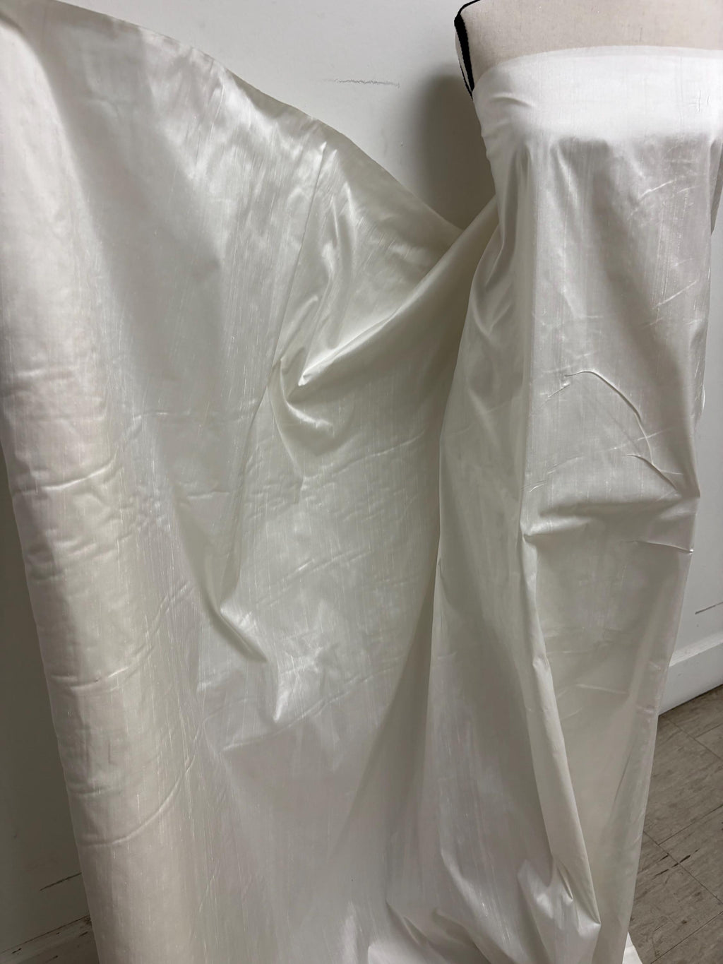 100% silk Dupioni fabric - Off white - 54" Width - Ref. 2273 NAS
