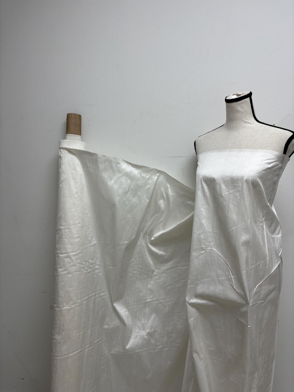 100% silk Dupioni fabric - Off white - 54" Width - Ref. 2273 NAS