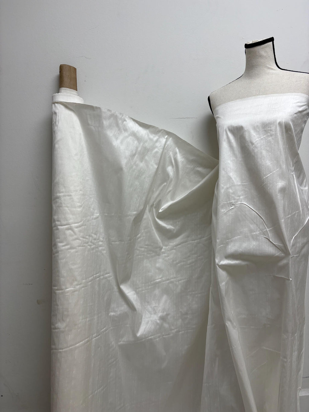 100% silk Dupioni fabric - Off white - 54" Width - Ref. 2273 NAS