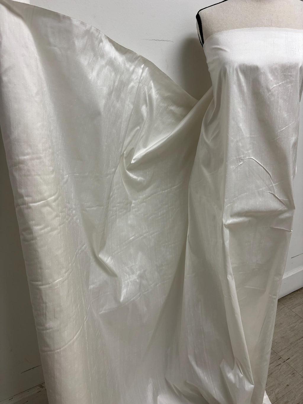 100% silk Dupioni fabric - Off white - 54" Width - Ref. 2273 NAS