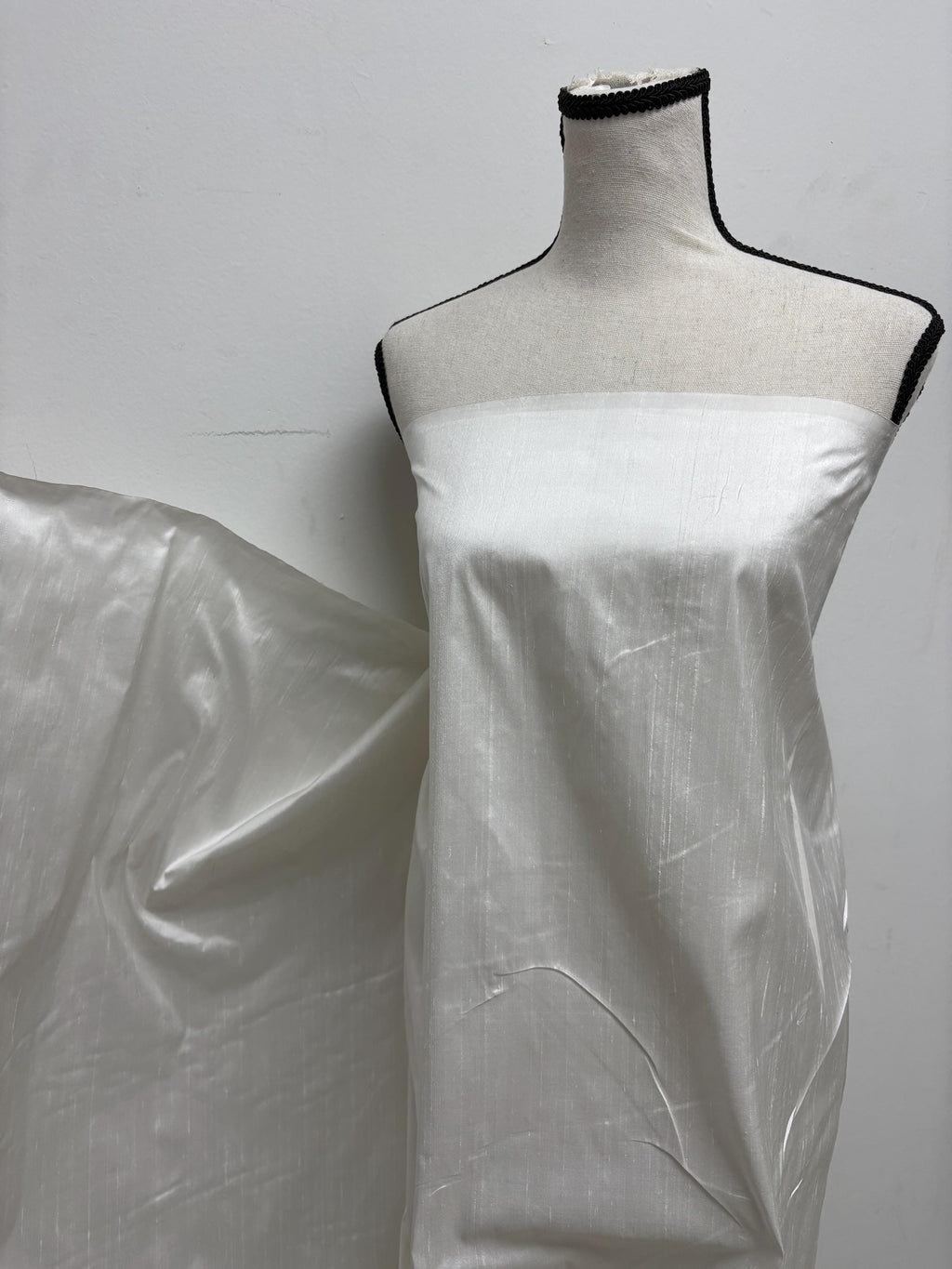 100% silk Dupioni fabric - Off white - 54" Width - Ref. 2273 NAS