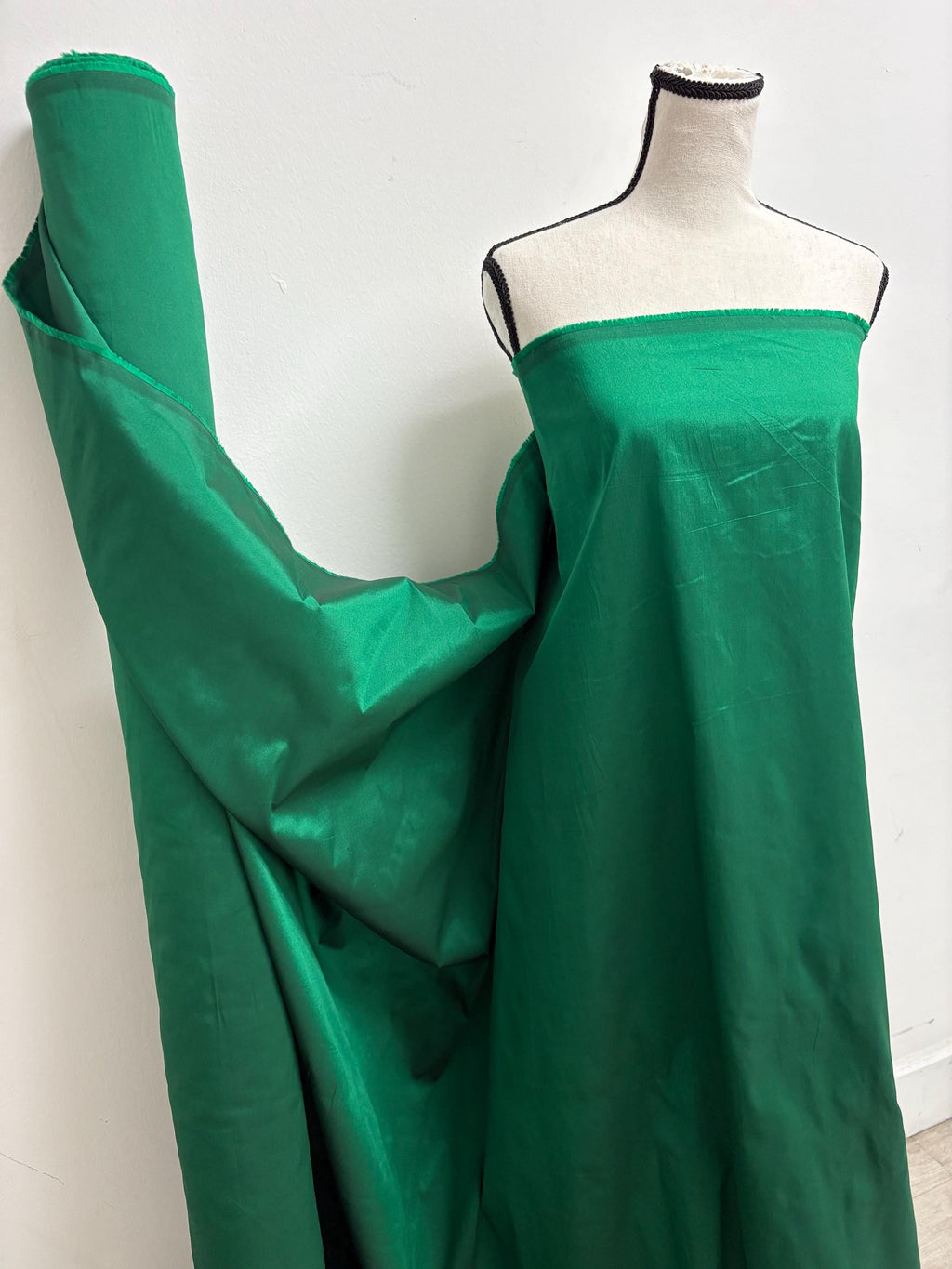 Taffeta Fabric - Green 078 - 54" Width - Ref. Sonia 078.