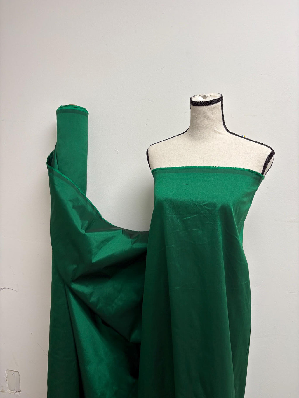 Taffeta Fabric - Green 078 - 54" Width - Ref. Sonia 078.