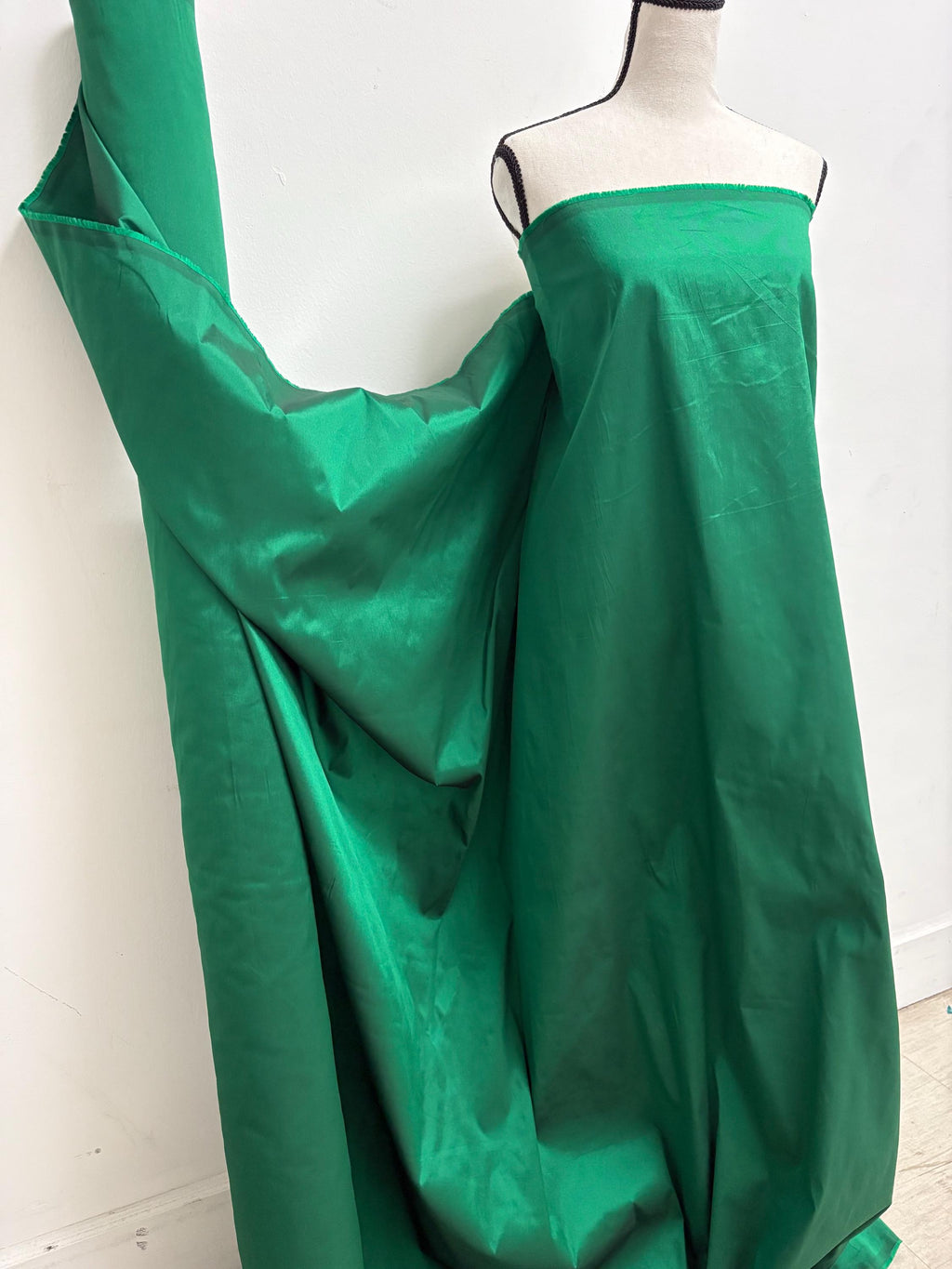 Taffeta Fabric - Green 078 - 54" Width - Ref. Sonia 078.