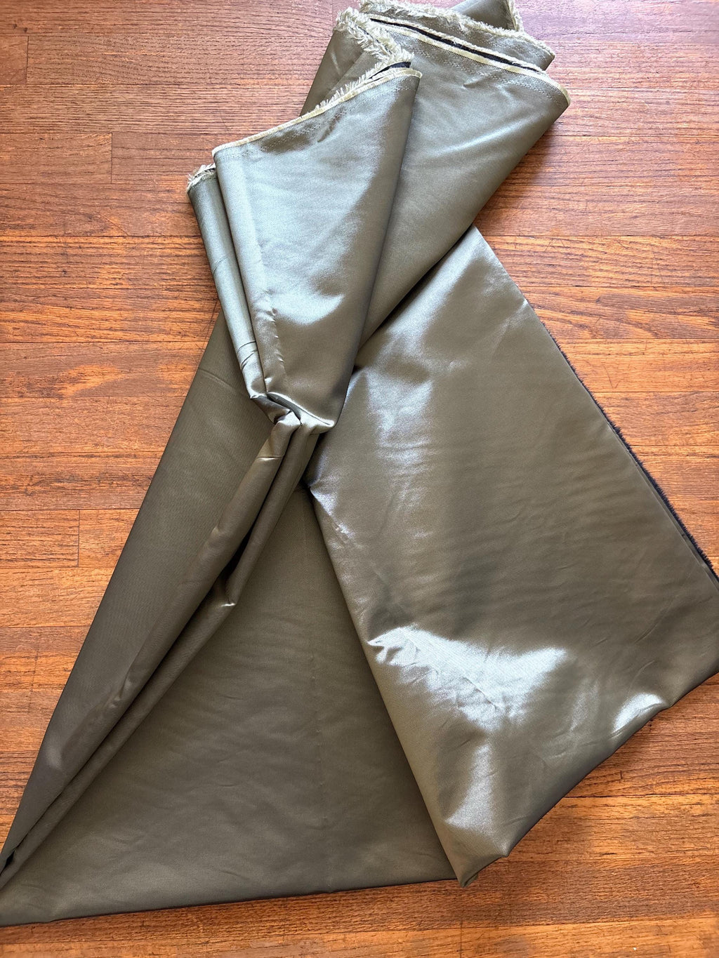 3.5 yards Two tone Taffeta fabric - Olive/Black - 59" Width