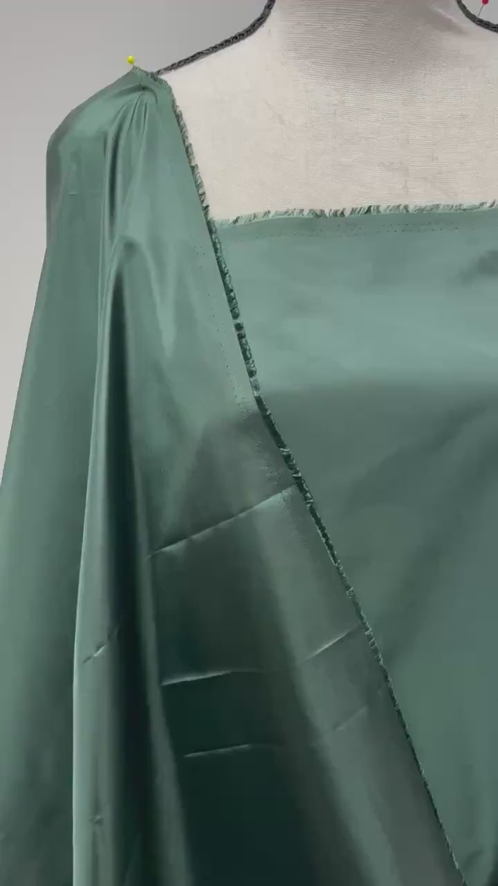 A 4 1/2 yards cut Hunter green Taffeta fabric . width 58" polyester fabric, great for party dress. free sample.